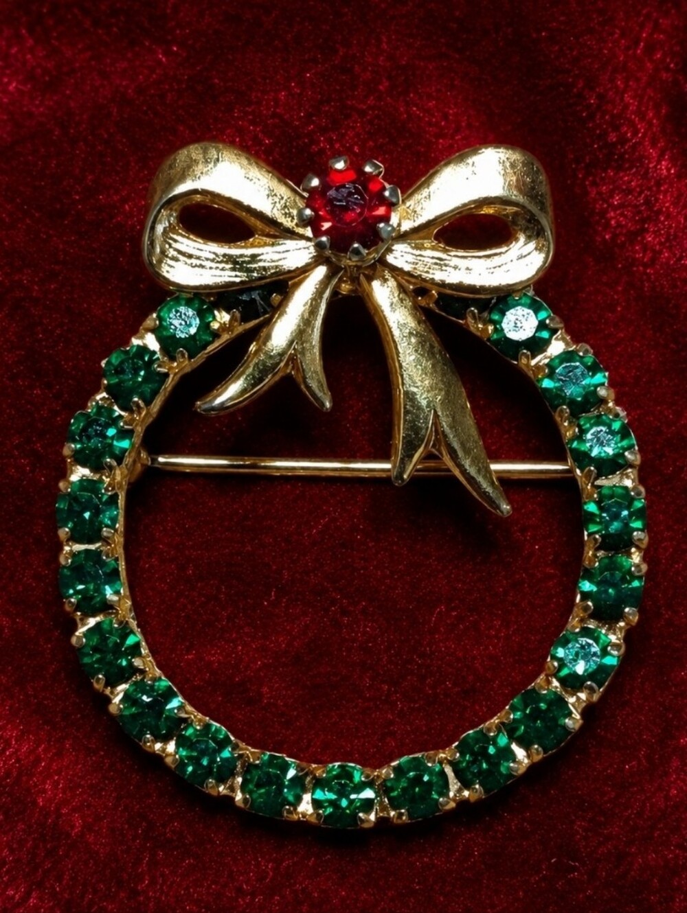 Vintage Round Circle Wreath Gold Tone Bow Green Red Rhinestones Christmas Brooch